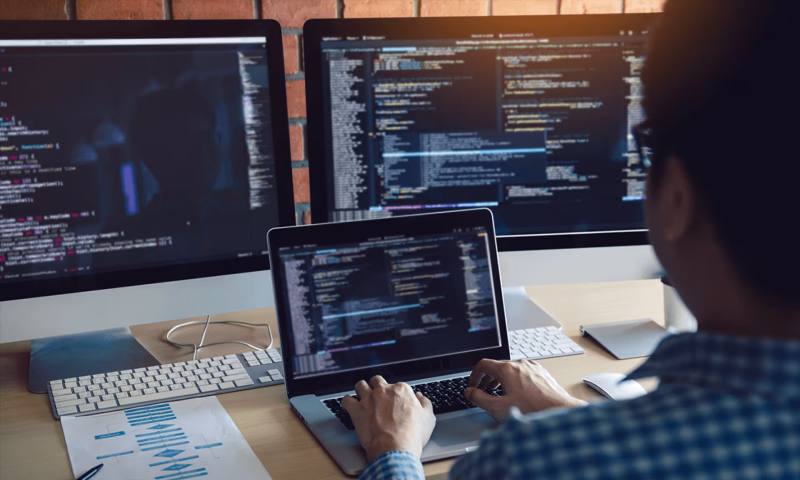数据科学选型：R与Python如何赋能齐齐哈尔网站建设？